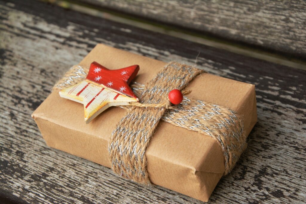 Jak zapakować świąteczny prezent?
