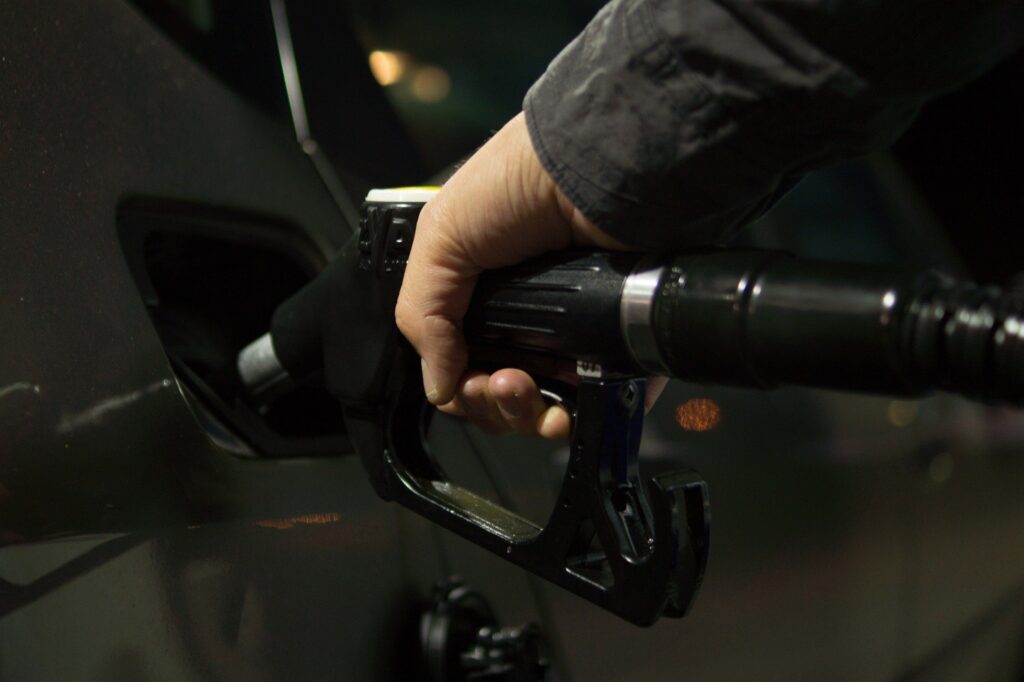Opłata paliwowa - co to jest, ile wynosi opłata paliwowa