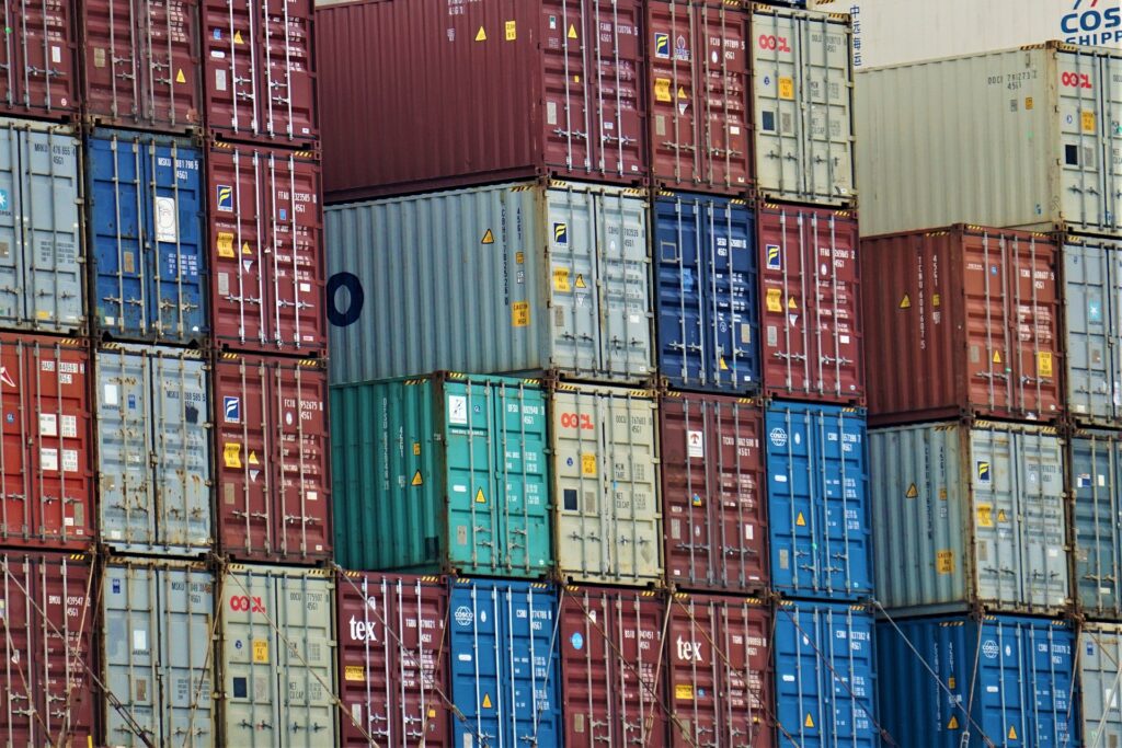 Logistyka kontraktowa - na czym polega i jakie ma zalety?